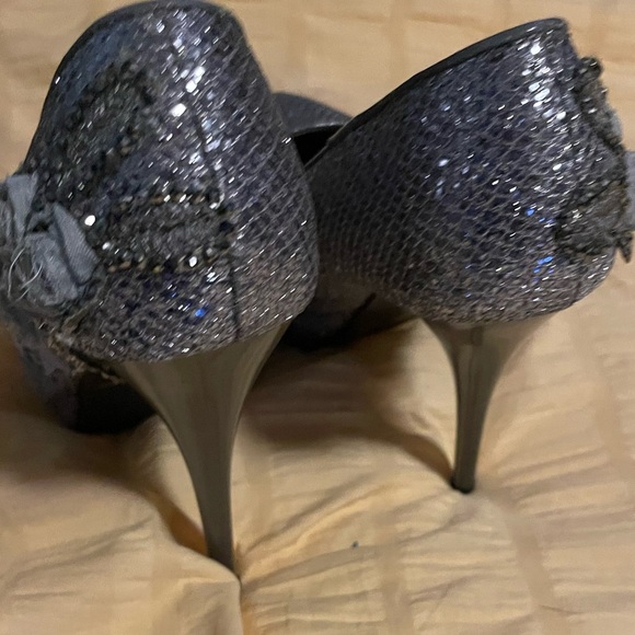 RARE Mascotte sparkly stilettos! Ruffle Roses Sequins! Size 7 Prom Homecoming EC - Picture 2 of 6